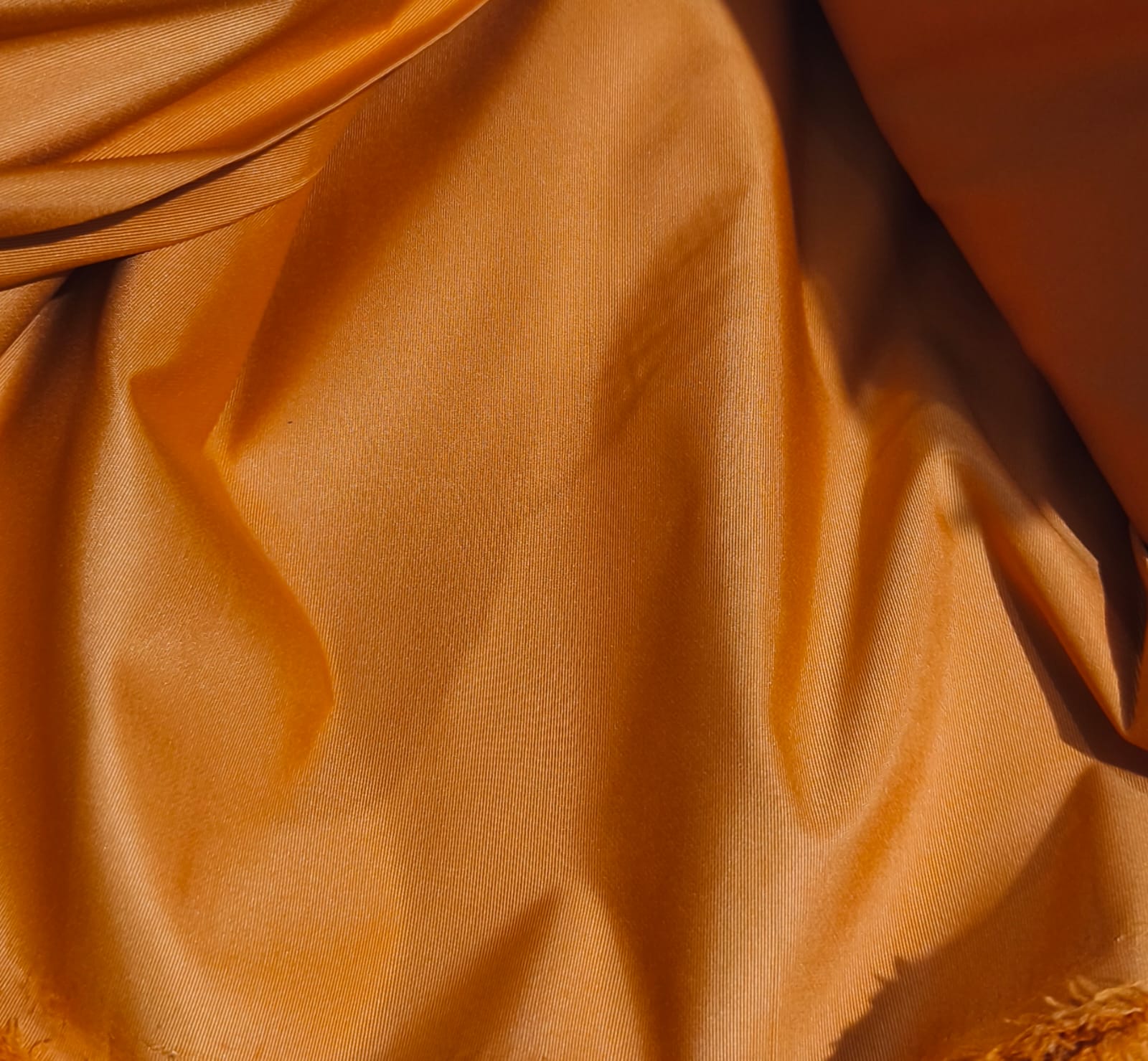 Gambar 1. Milky Taslan Kode 4 Warna Kuning Mas Part 1