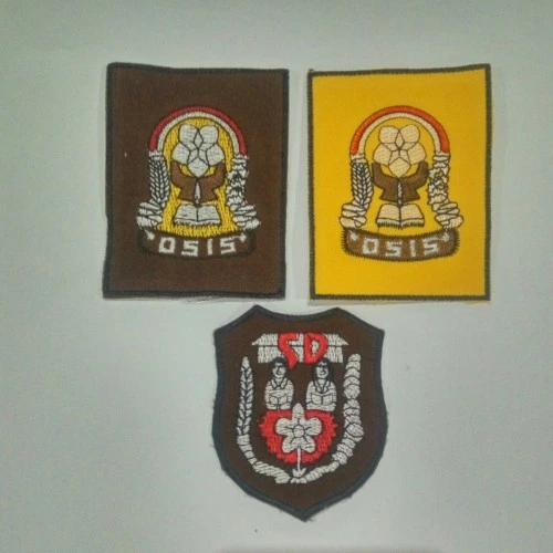 Badge seragam sekolah