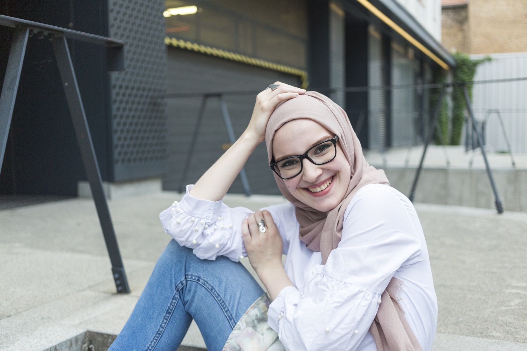 OOTD Hijab Cantik dan Praktis Dengan Atasan yang Longgar