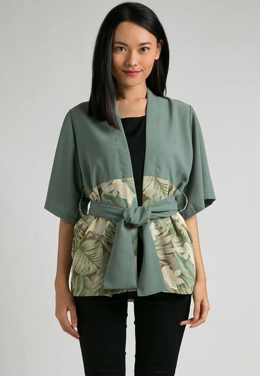 Inspirasi Style Formal dan Kasual dengan Outer Kimono