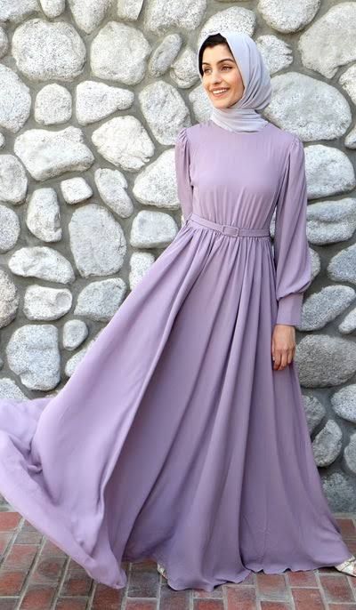 Lavender dicirikan dengan warna ungu yang pucat