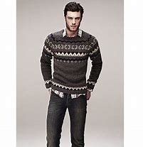 Kombinasi celana kain dengan sweater