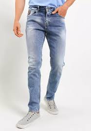 5 Jeans Terbaik untuk Menunjang Penampilan Maskulin