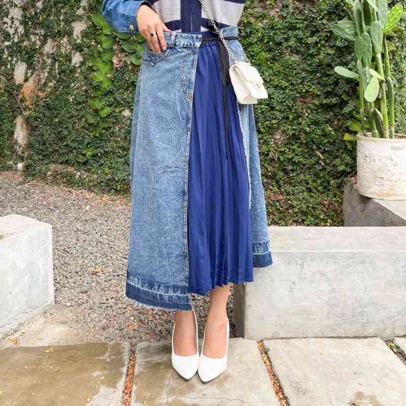 Ultra stylish dengan rok jeans kombinasi 