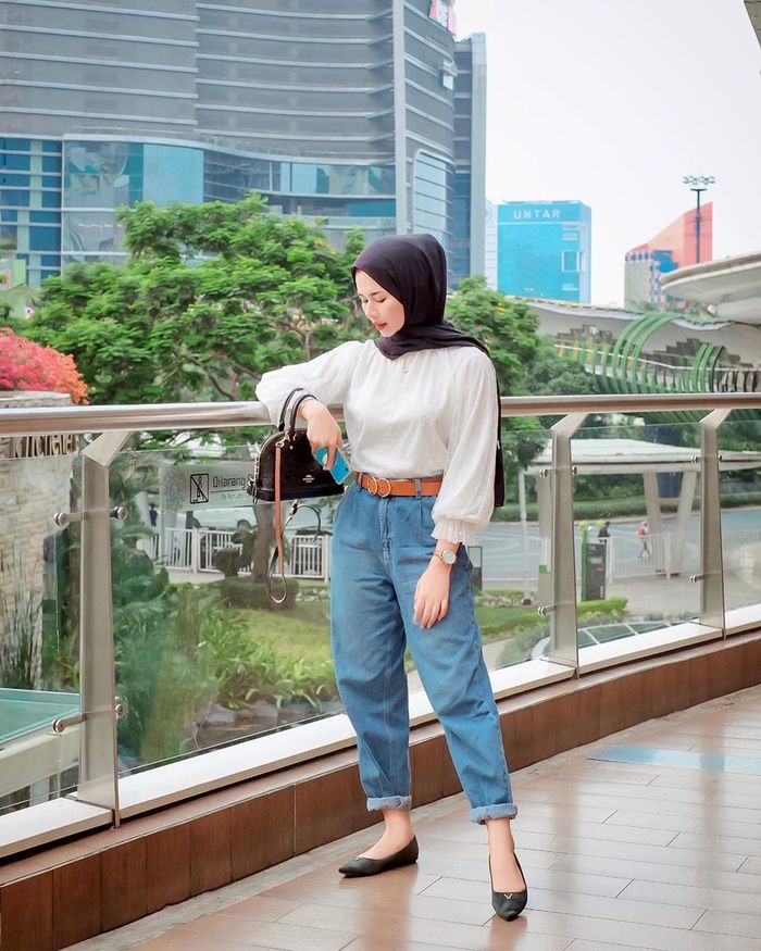 Tips Fashion 5 Gaya Hijab yang Pas dengan Jeans